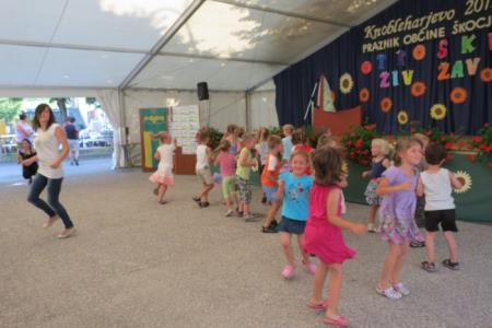 KNOBLEHARJEVO 2012- Otroški živ žav 24